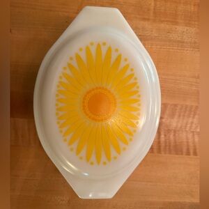 Pyrex White and Yellow Sunflower Casserole Dish